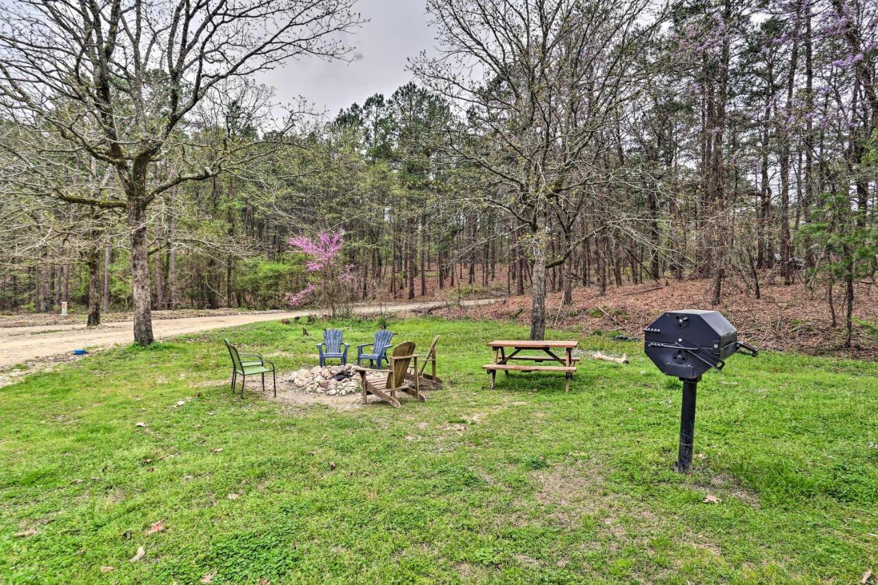 Rustic Cabin With Hot Tub Near Broken Bow Lake! Exterior photo